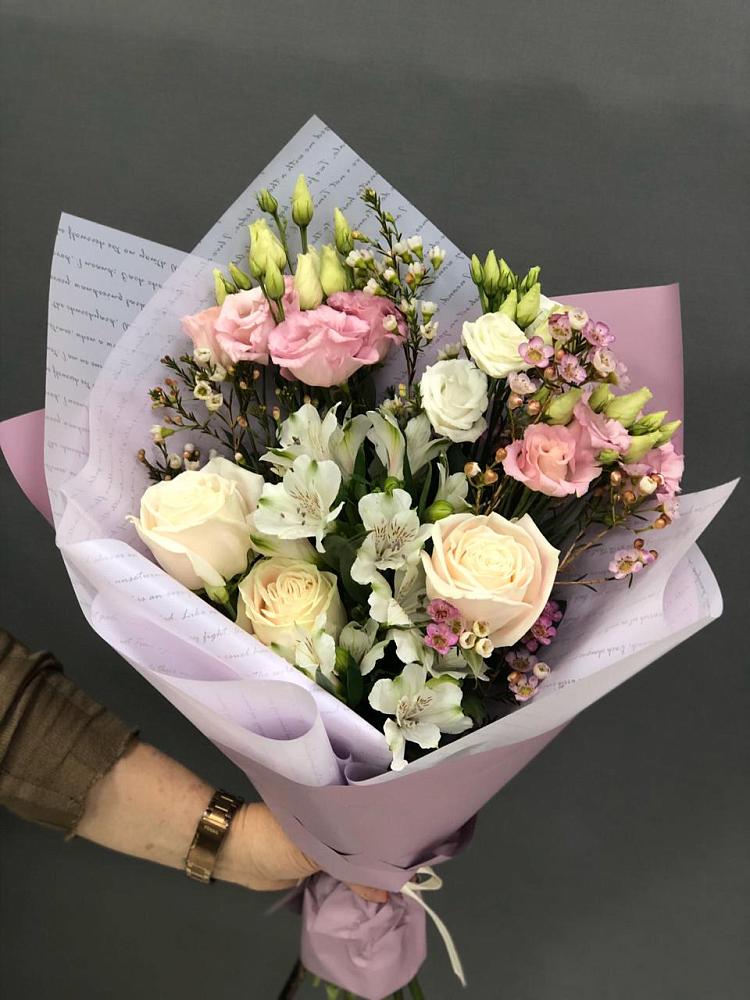 Букет цветов из: Альстромерии, Розы и Лизиантусы в Шиханах