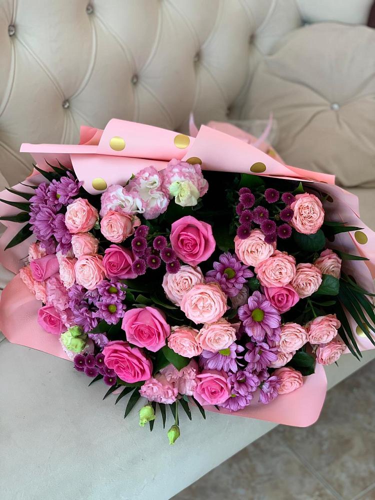 Букет цветов из: Хризантемы, Розы и Лизиантусы в Шиханах