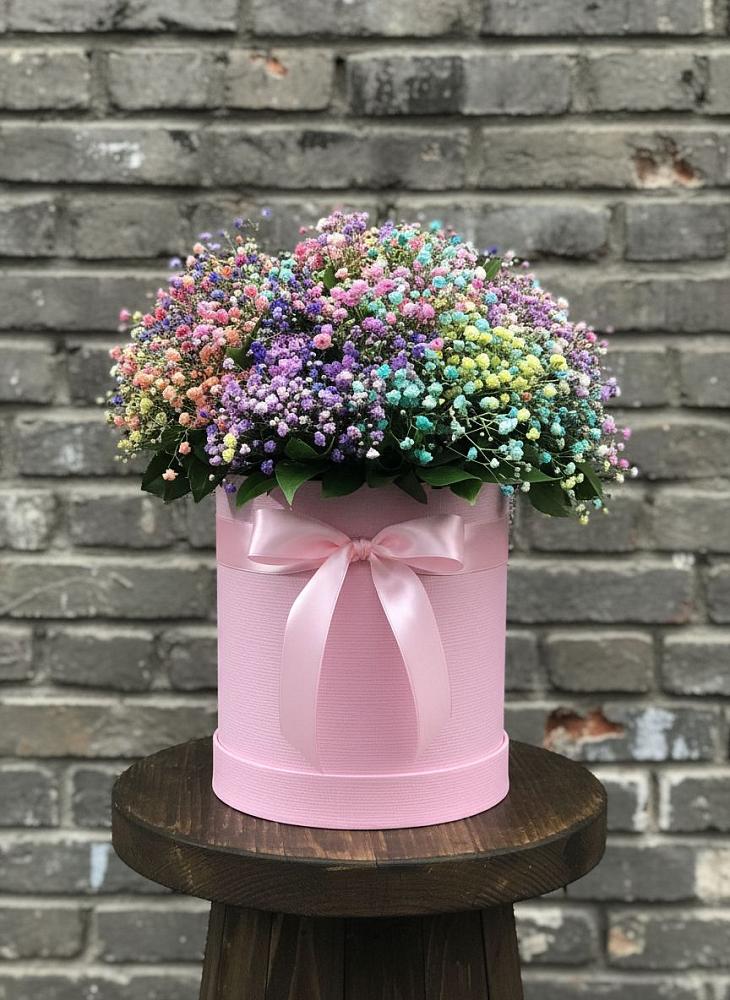 Цветочная композиция из Гипсофила и Розы в шляпной коробке в Шиханах