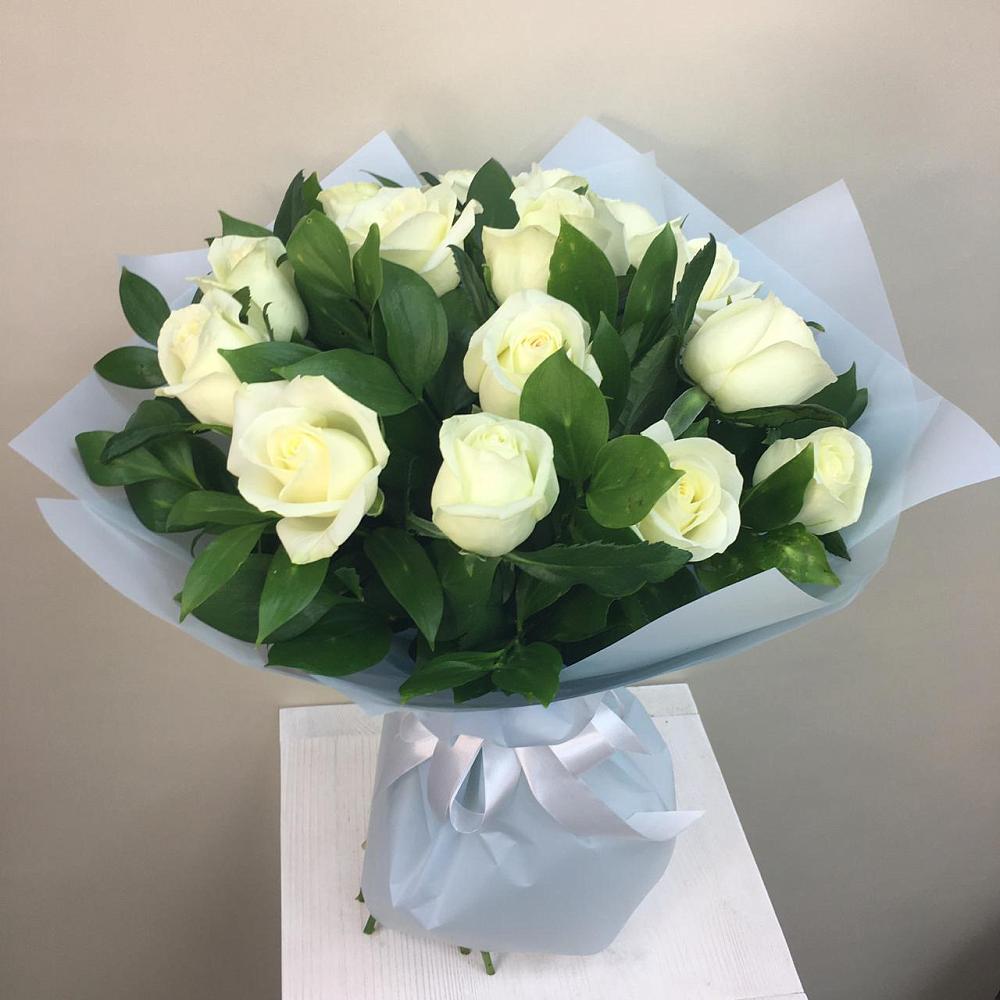 Букет 15 Белых роз Проуд в Шиханах