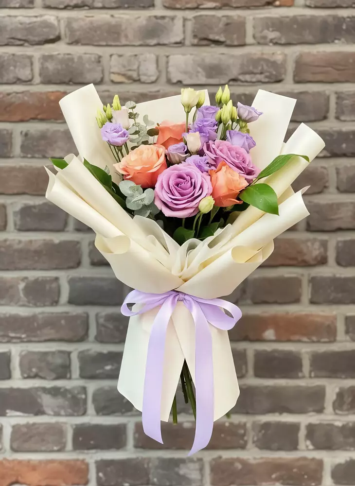 Букет цветов из: Лизиантусы и Розы в Шиханах