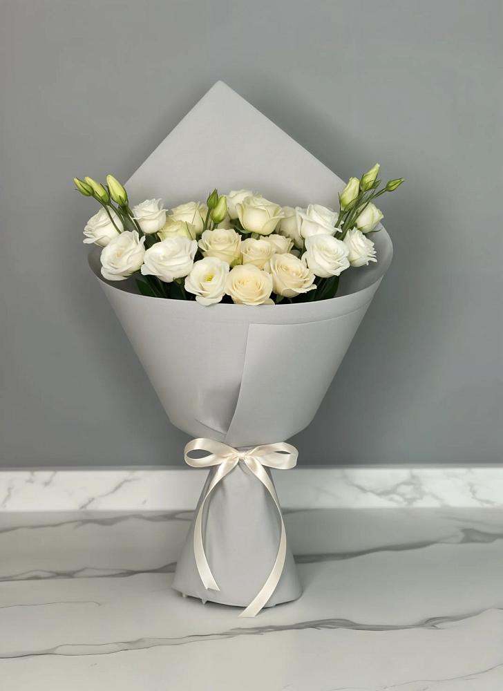 Букет цветов из: Розы и Лизиантусы в Шиханах