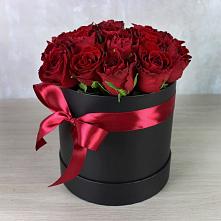 Цветочная композиция из Розы в шляпной коробке в Шиханах