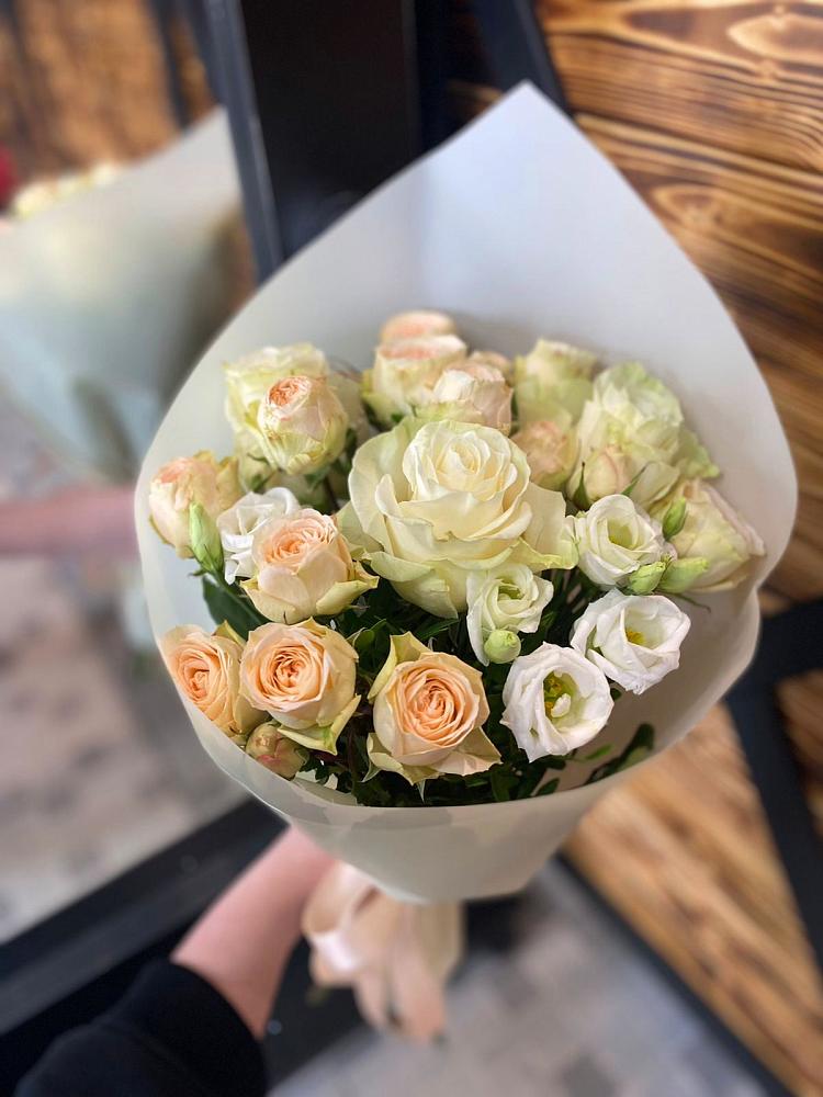 Букет цветов из: Розы и Лизиантусы в Шиханах